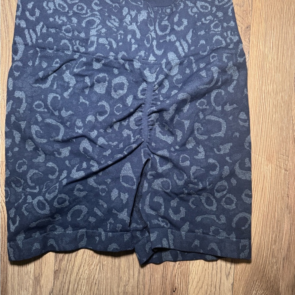 RUUHEE Butt Scrunching Yoga Shorts in Leopard Print size M lightweight - Picture 4 of 6